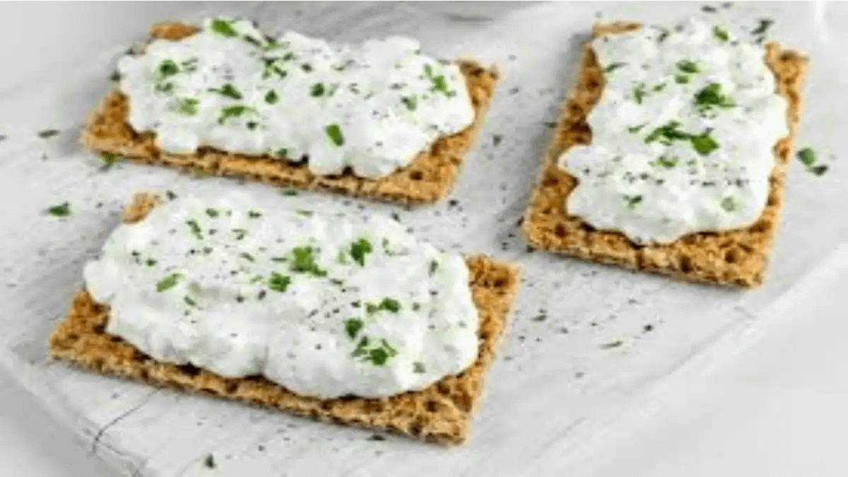 Os lanches proteicos com receitas rápidas no blog Conversa Pronta. Sanduiche de Ricota com Ervas-Finas